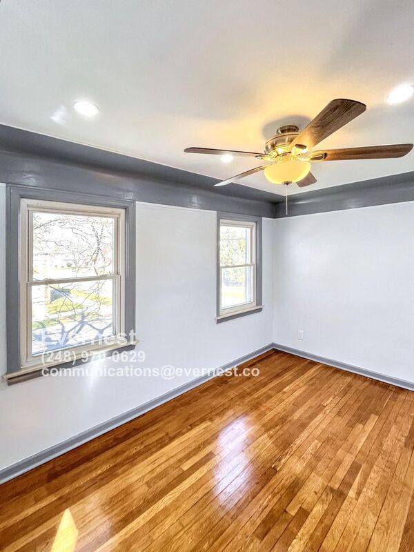 Building Photo - 18514 Manor