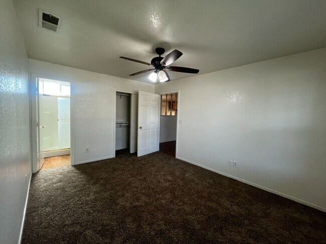 Building Photo - 3142 E Race Ave