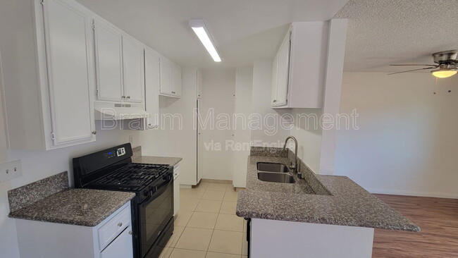 Building Photo - 14801 Delano St