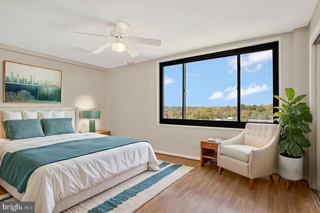 Building Photo - 3450 Toledo Terrace