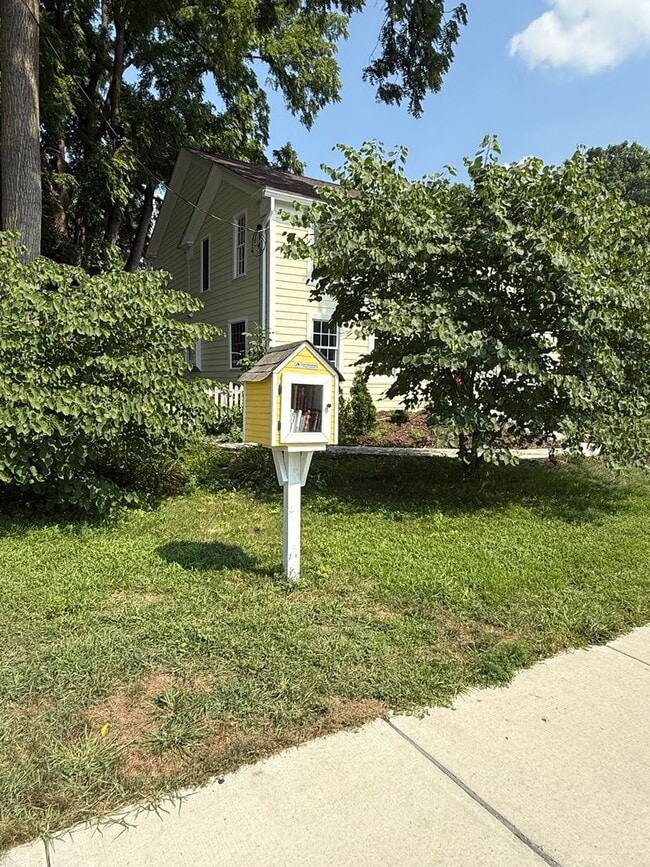 Building Photo - 45800 W Ann Arbor Trail