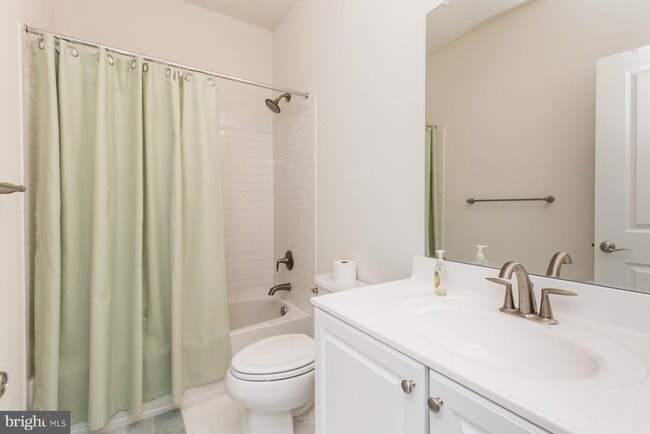 Building Photo - 207 Brinley Ct