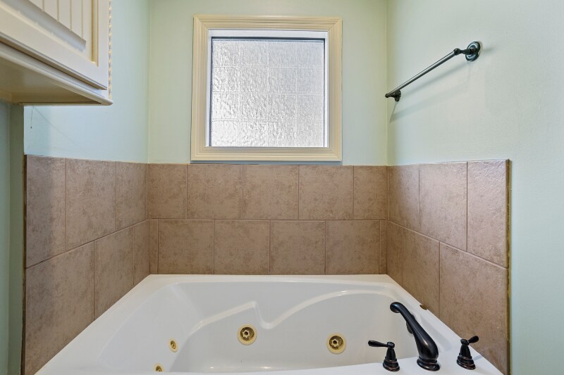 Building Photo - 420 Silver Hill Dr