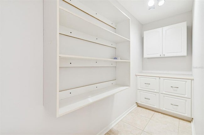 Building Photo - 10375 Carrollwood Ln