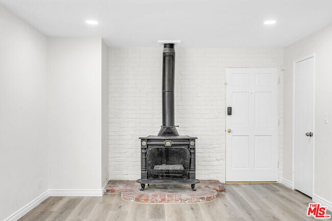 Building Photo - 10634 Holman Ave