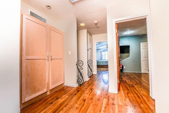 Building Photo - 20212 Valerio St