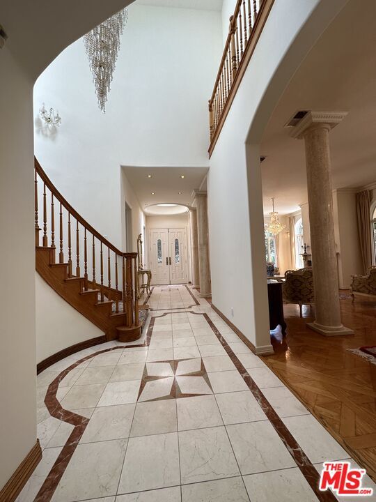 Building Photo - 623 Palisades Ave