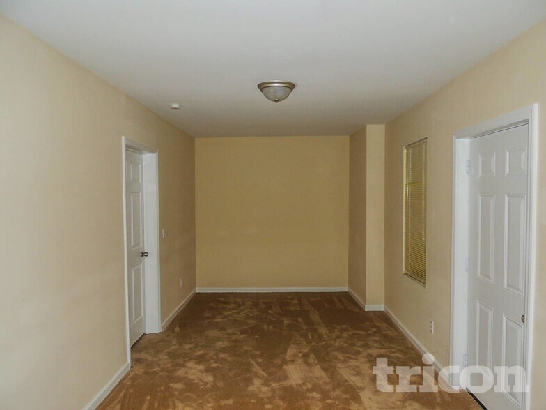 Building Photo - 787 Woodstone Rd