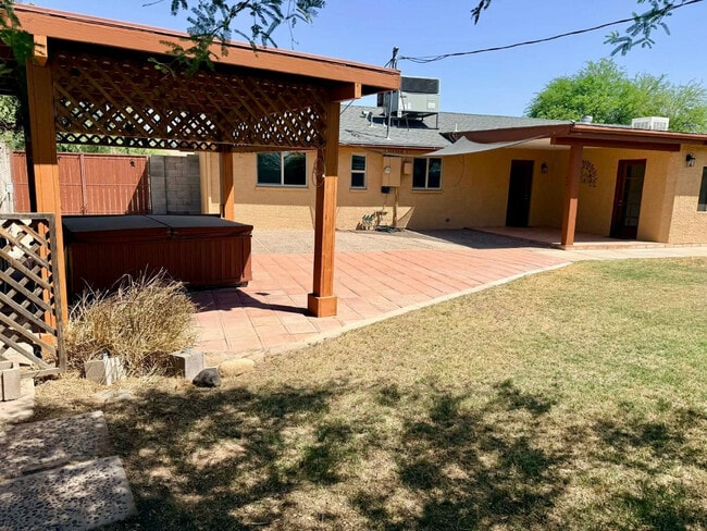 Building Photo - 6607 E Sheridan St