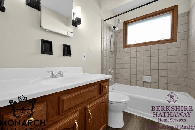 Building Photo - 3 Bedroom Remodeled Home