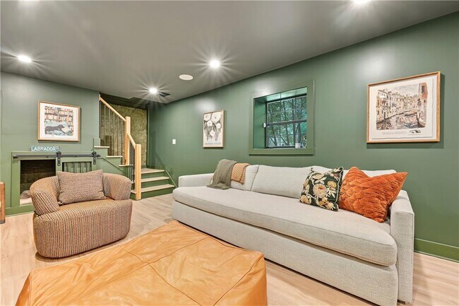 Building Photo - 3831 Greenhill Dr