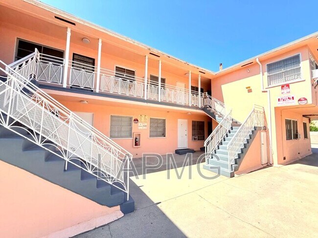 Building Photo - 1415 N Hudson Ave