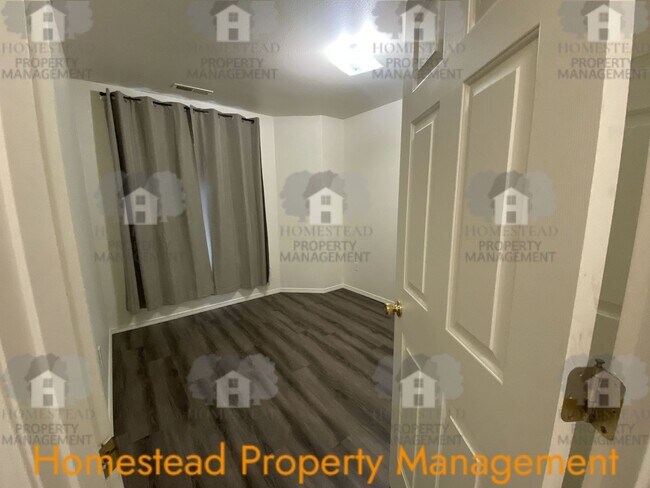 Building Photo - 599