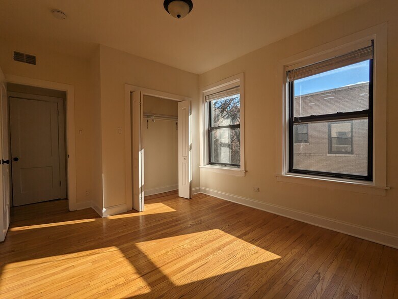 Building Photo - 4040 N Ashland Ave