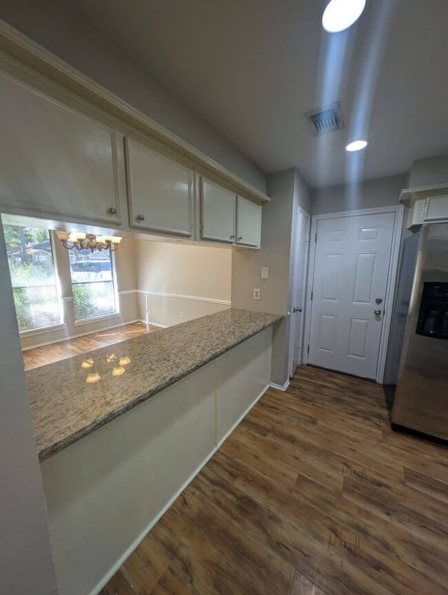 Building Photo - 3BR SFR w/ Garage & In-Unit Laundry in The Woodlands