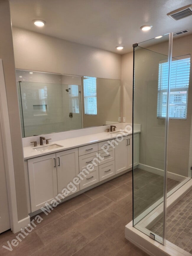 Building Photo - 3020 Harrison Ln