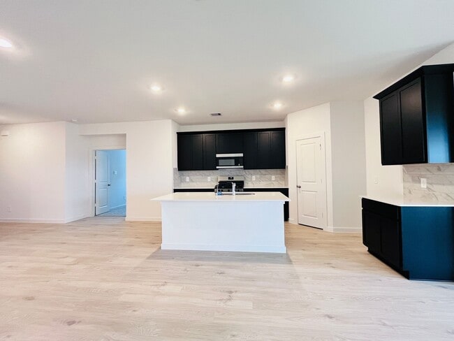 Building Photo - 30634 Windermere
