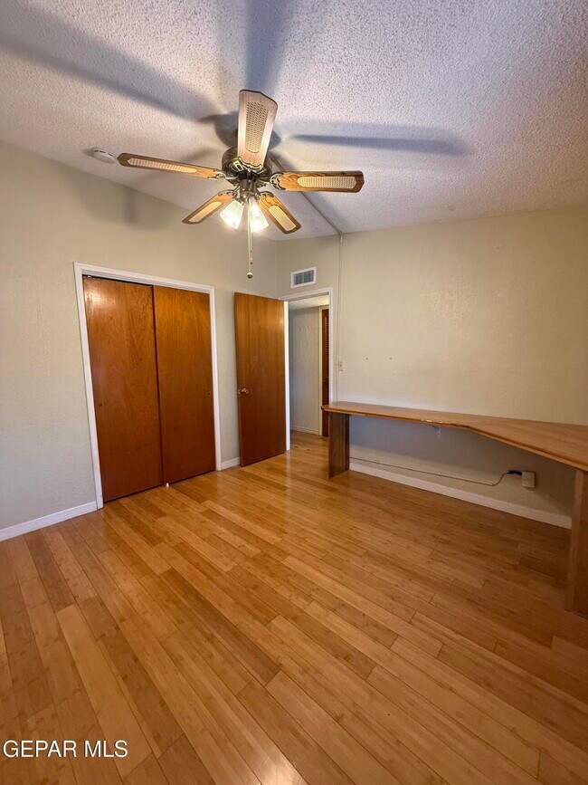 Building Photo - 10449 Chinaberry Dr