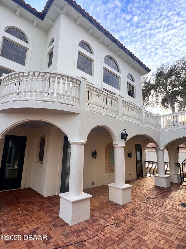 Building Photo - 5090 Riverside Dr