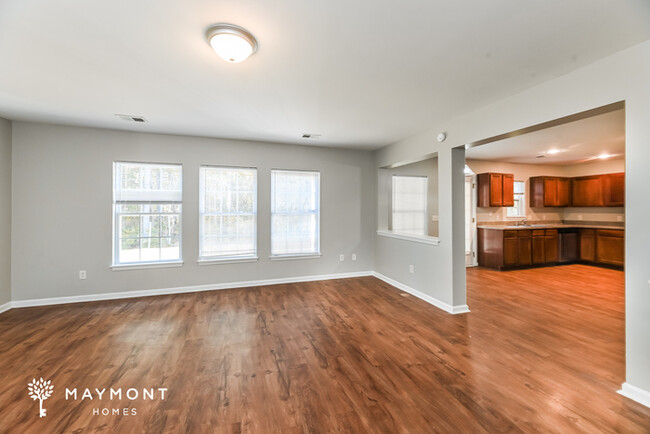 Building Photo - Stunning 5 Bedroom with Screened Back Porch!