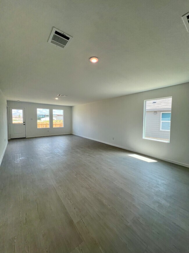 Building Photo - 9175 Trails End