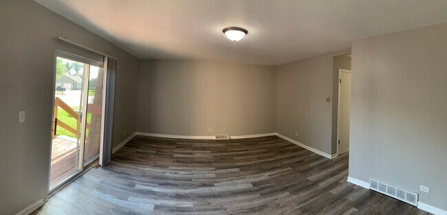 Building Photo - 1637 Sheffield Dr