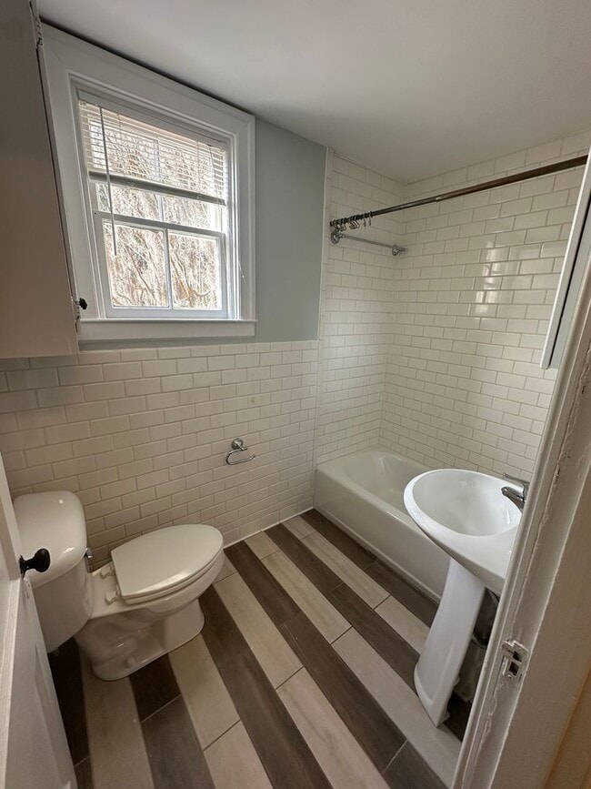 Building Photo - 2940 Oleander Dr