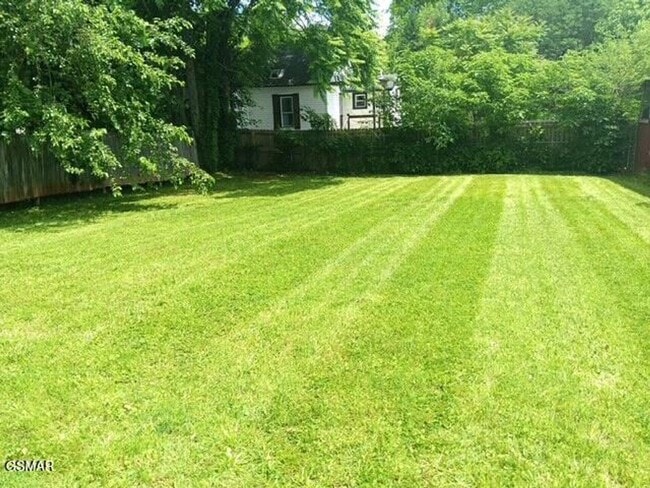 Building Photo - Convenience!!!!!