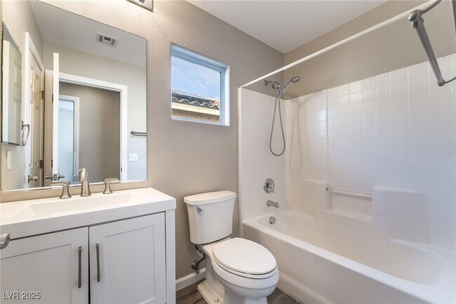 Building Photo - 10667 Mann St