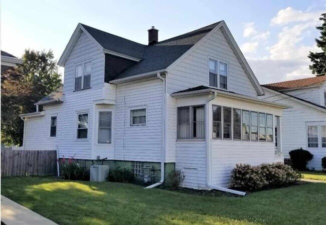 Building Photo - 7114 27th Ave