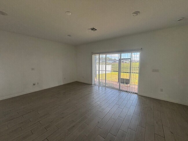 Building Photo - Great Location W/ A View!!!!