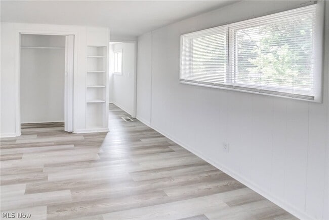 Building Photo - 13117 Wilton Ave
