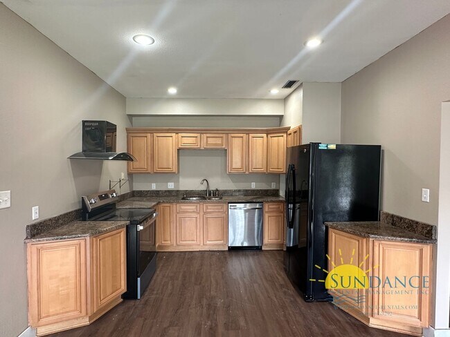 Building Photo - Charming 3-Bedroom Home in Prime Navarre L...
