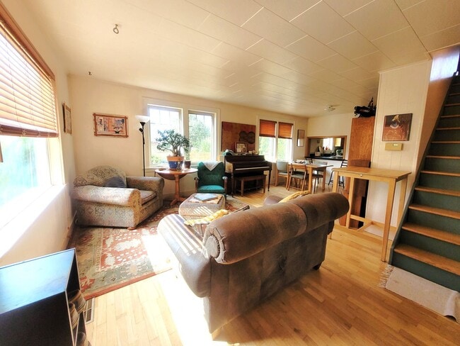 Building Photo - Charming Three Bedroom Home with Large Fen...