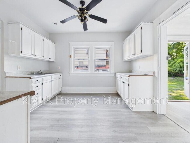 Building Photo - 701 Kling St