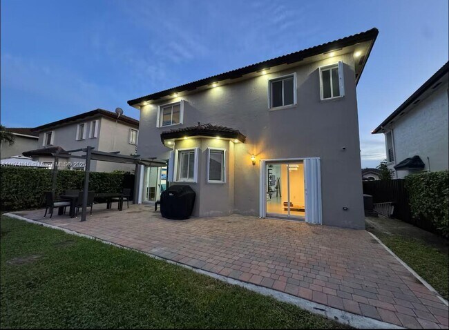 Building Photo - 15441 SW 11th Terrace