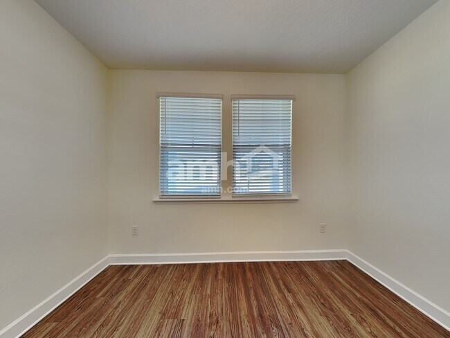 Building Photo - 5807 Hampton Creek Rd