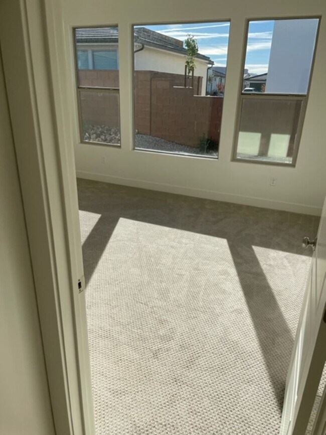 Building Photo - 3076 E Lavatera Dr