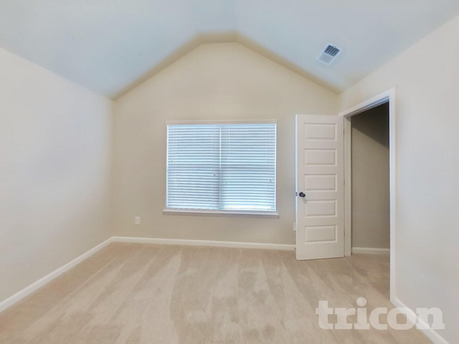 Building Photo - 744 Effendi Pl