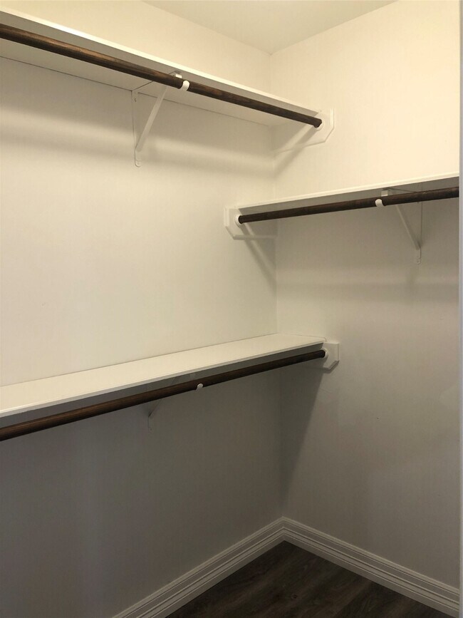 Building Photo - 135 Lakeside Dr