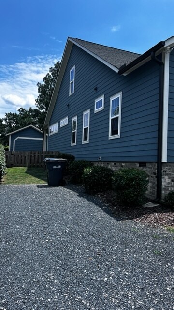 Building Photo - 329 Sheldon Rd