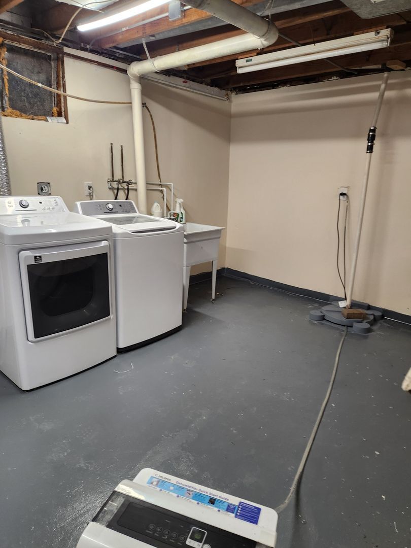 Building Photo - 451 Doral Terrace