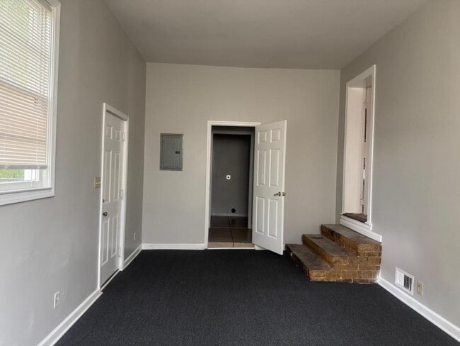 Building Photo - 3515 Greenbriar Rd