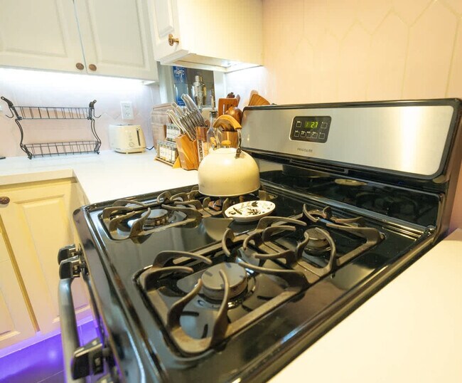 Building Photo - 1107 Broadway-SI ID1309749P