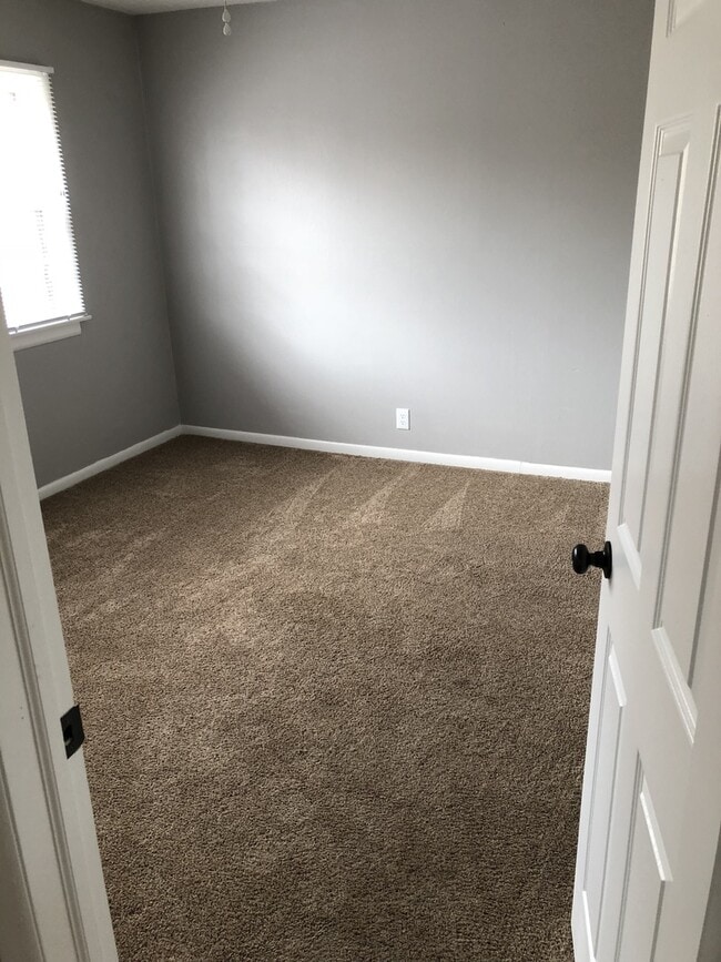 Building Photo - ***Coming available in April - showings start April 6th***