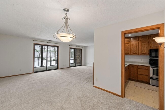 Building Photo - 7200 Cahill Rd