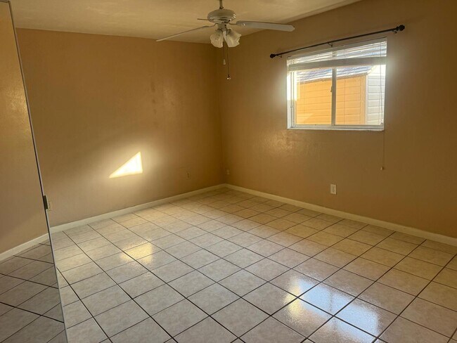 Building Photo - 517 SE 23rd Pl