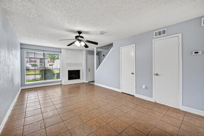 Building Photo - 250 El Dorado Blvd