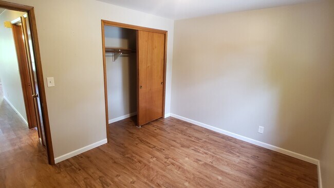 Building Photo - Briarcrest 44