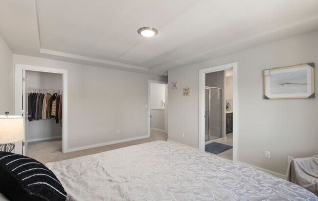Building Photo - Modern 4-Bed Home in Northshore School District with A/C